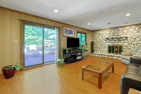 8 Sasson Terrace Valley Cottage NY 10989