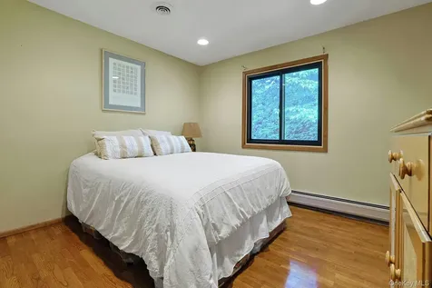 8 Sasson Terrace Valley Cottage NY 10989