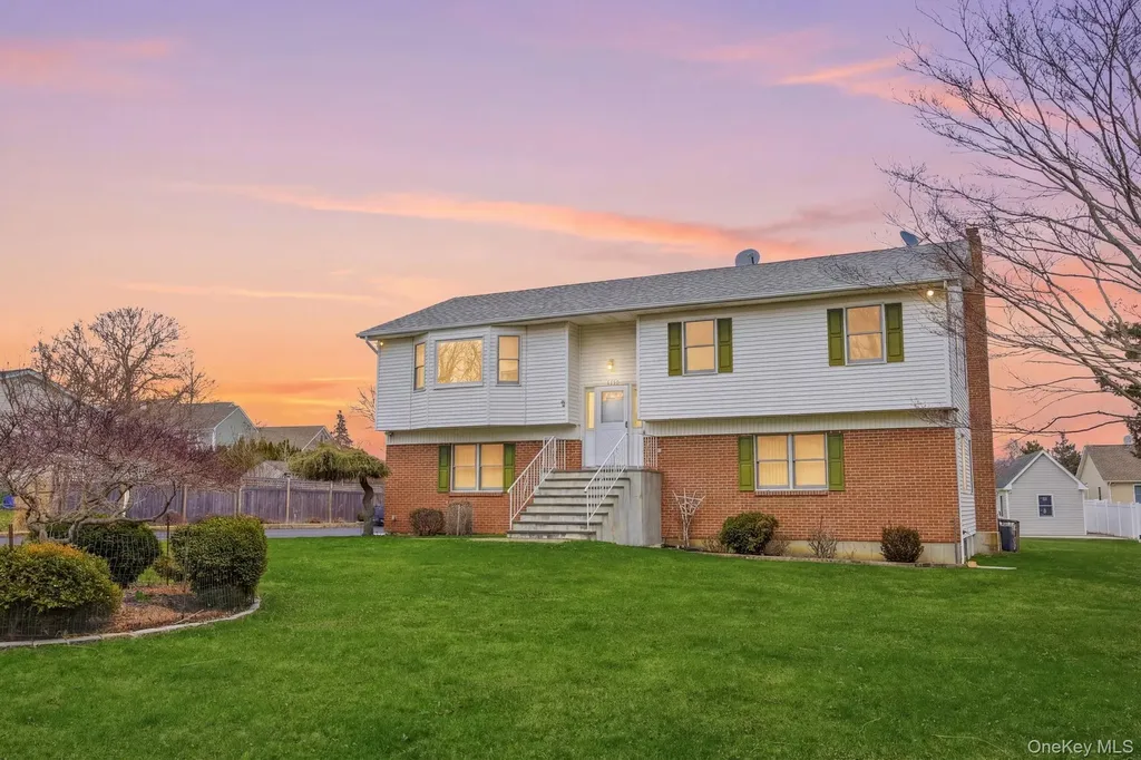 1450 Mccann Lane Riverhead NY 11944
