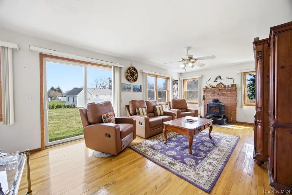 1450 Mccann Lane Riverhead NY 11944