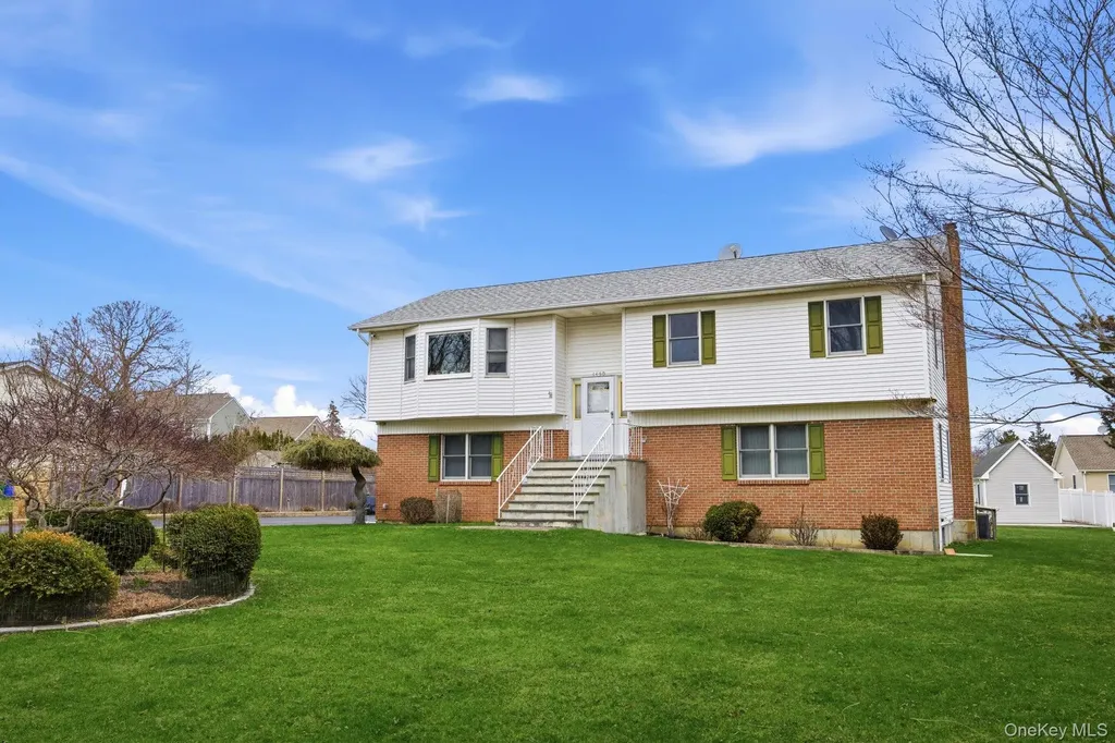 1450 Mccann Lane Riverhead NY 11944