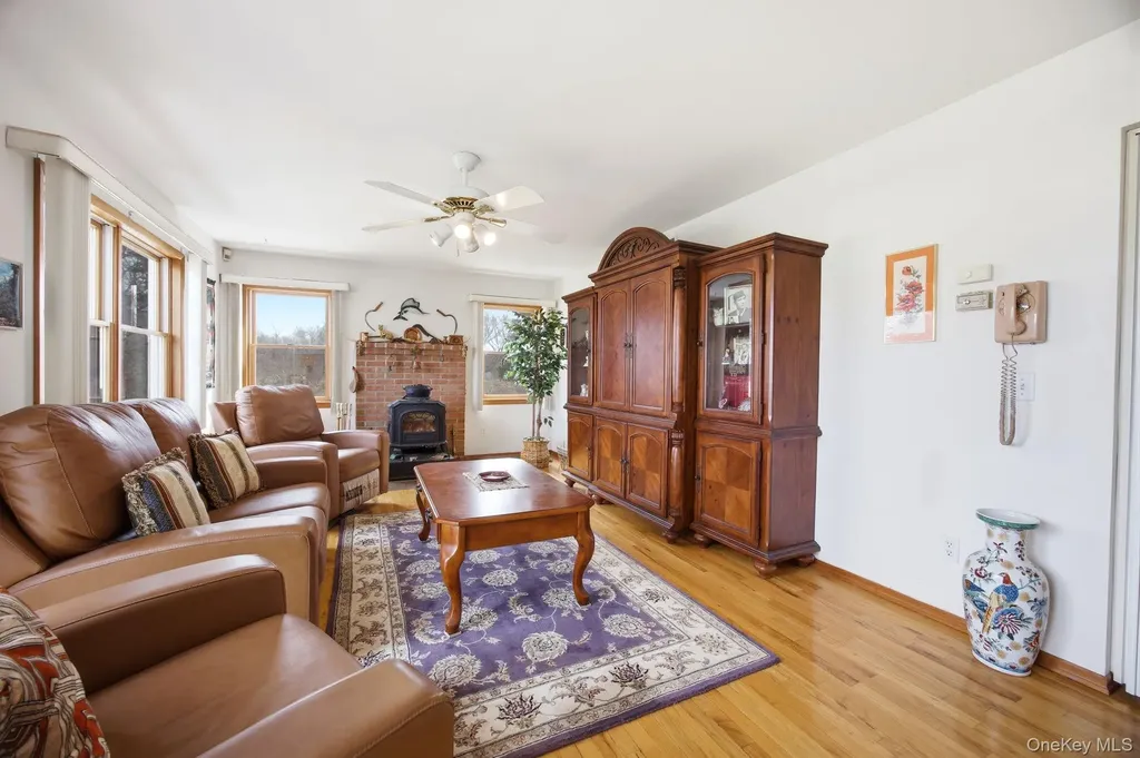 1450 Mccann Lane Riverhead NY 11944