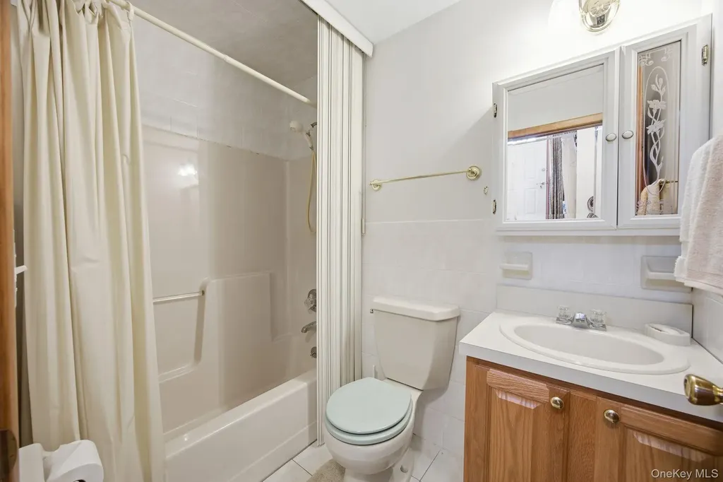 1450 Mccann Lane Riverhead NY 11944