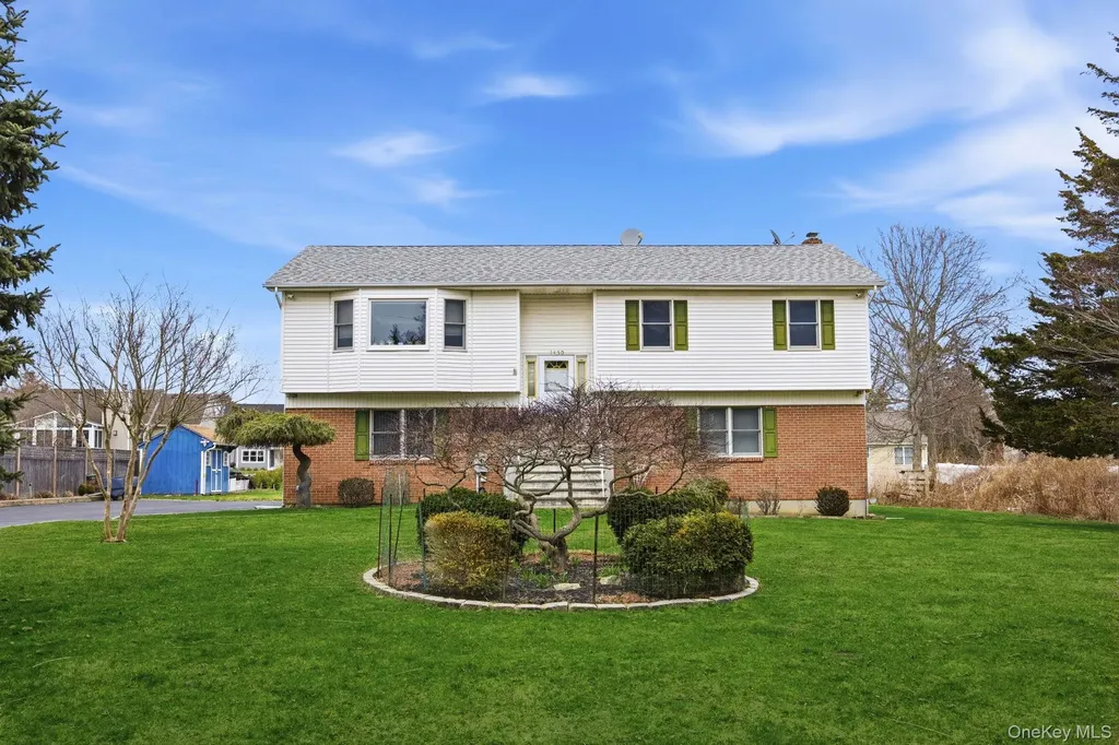 1450 Mccann Lane Riverhead NY 11944