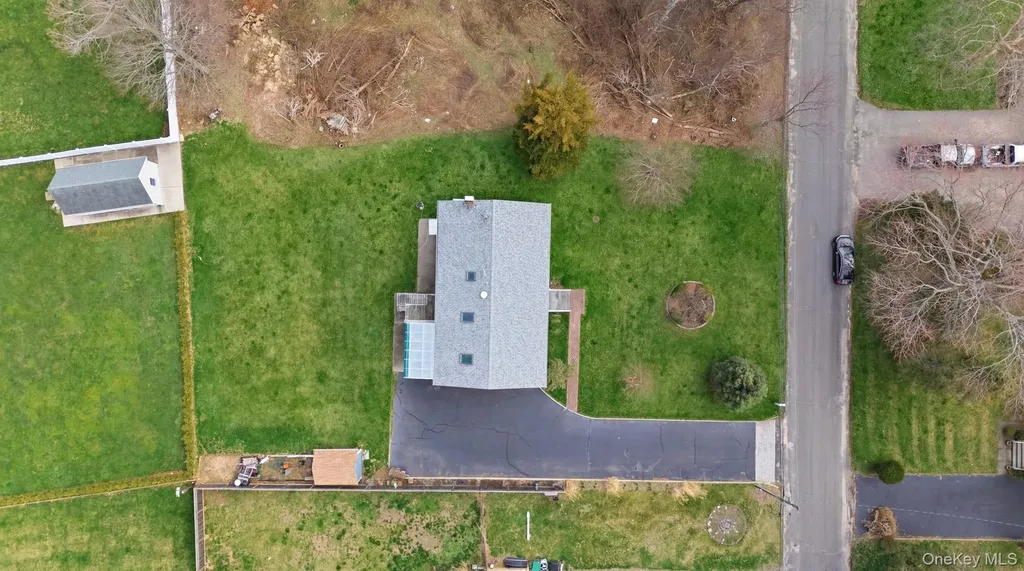 1450 Mccann Lane Riverhead NY 11944