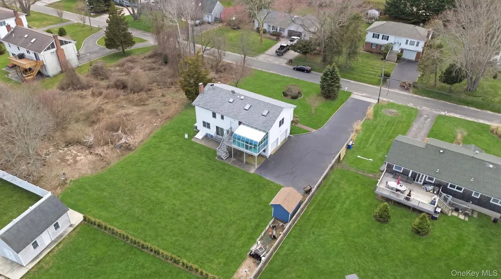 1450 Mccann Lane Riverhead NY 11944