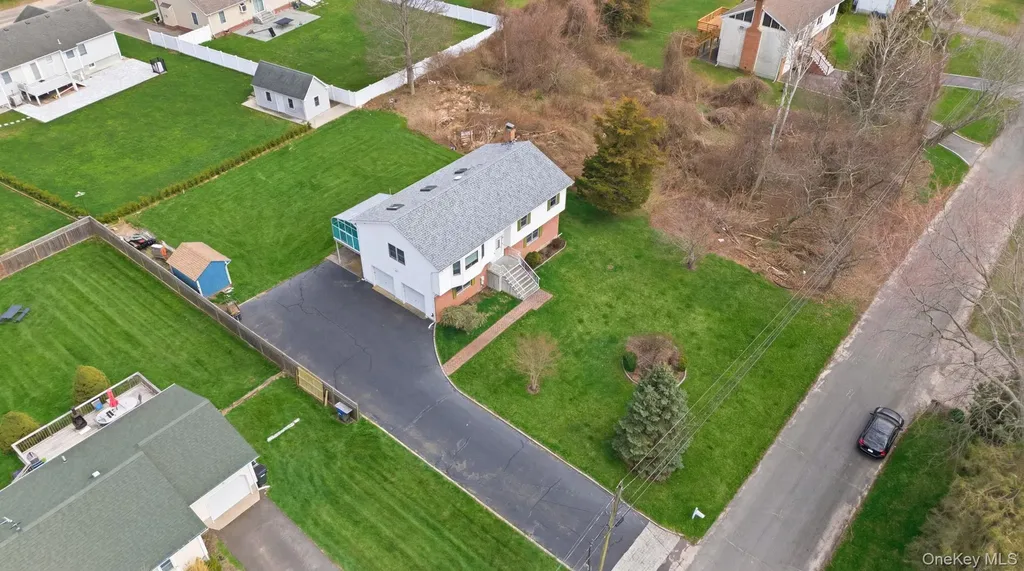 1450 Mccann Lane Riverhead NY 11944