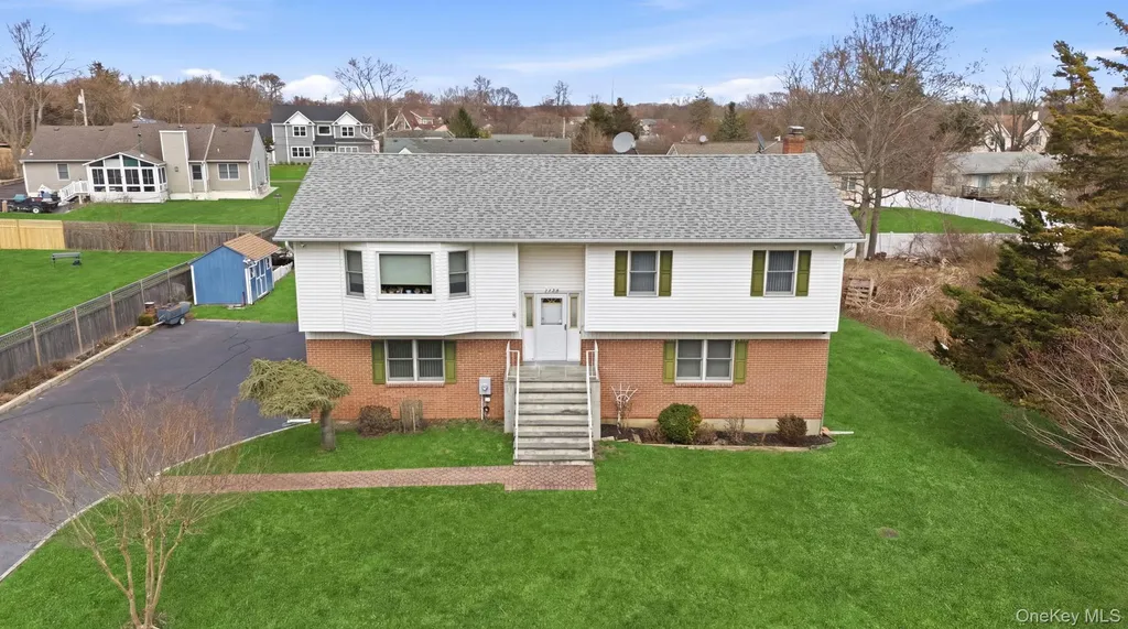 1450 Mccann Lane Riverhead NY 11944