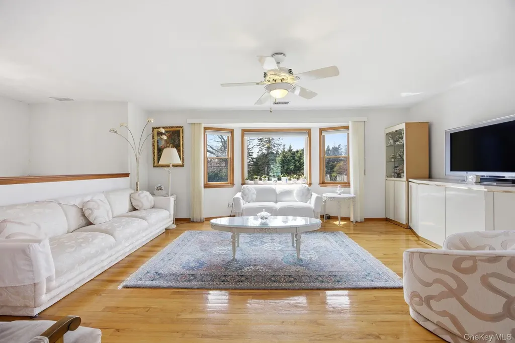 1450 Mccann Lane Riverhead NY 11944