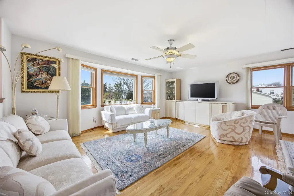 1450 Mccann Lane Riverhead NY 11944