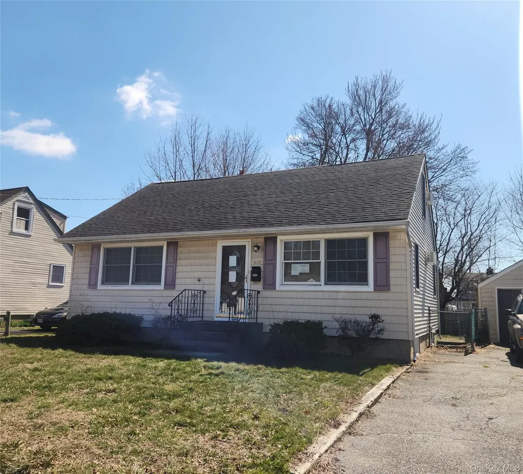 610 Bermuda Road West Babylon NY 11704