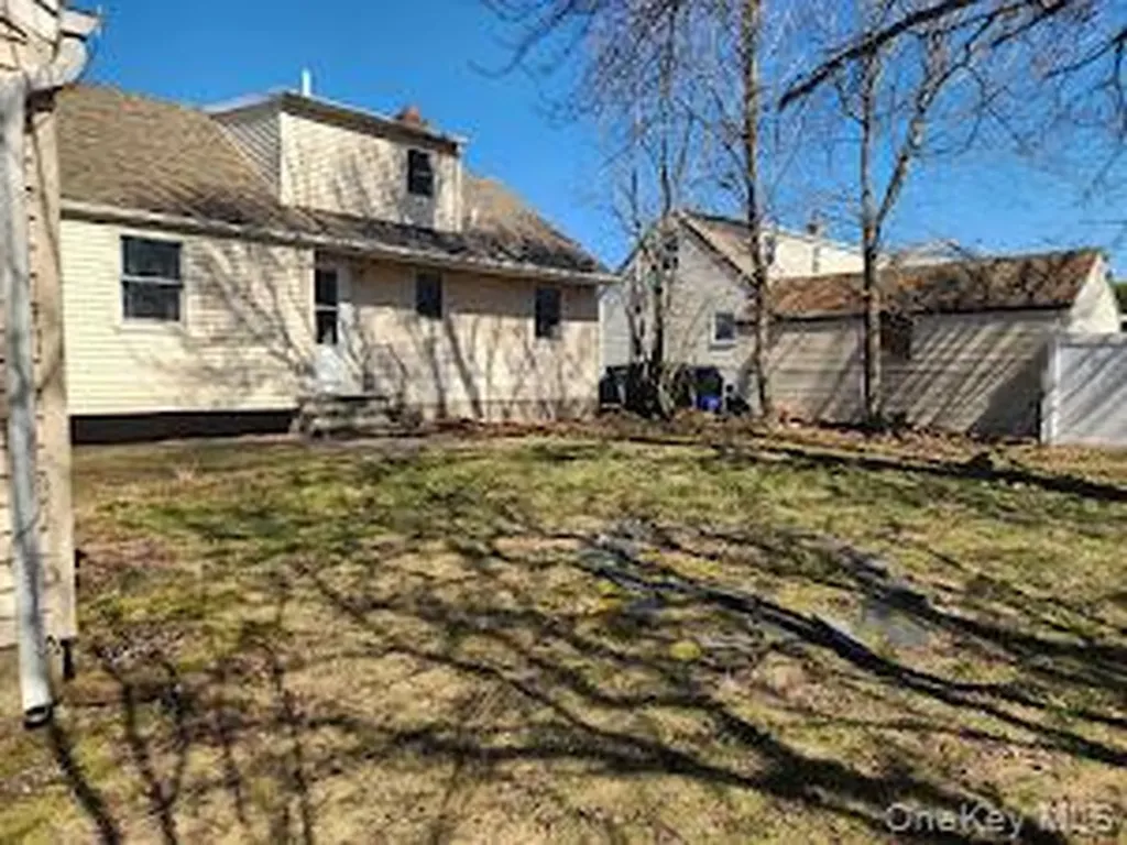 610 Bermuda Road West Babylon NY 11704