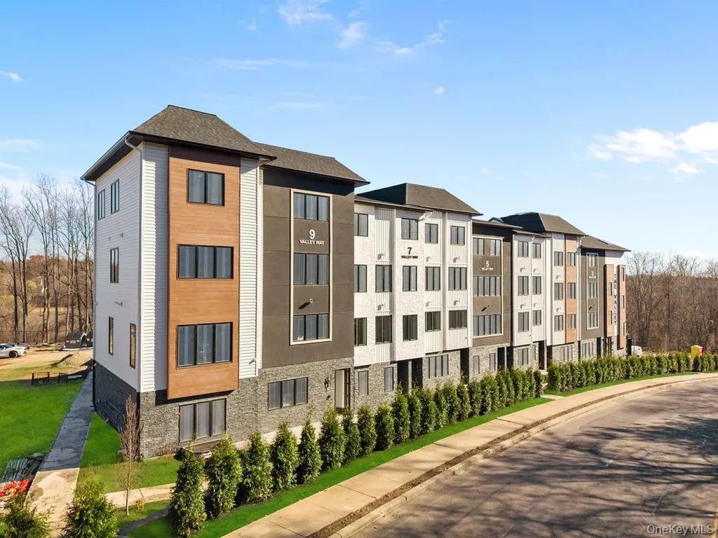 3 Valley Way Spring Valley NY 10977