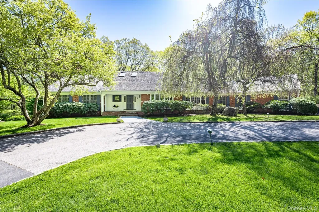 16 Carolyn Place Armonk NY 10504