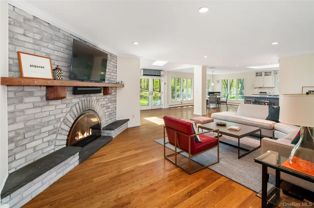 16 Carolyn Place Armonk NY 10504