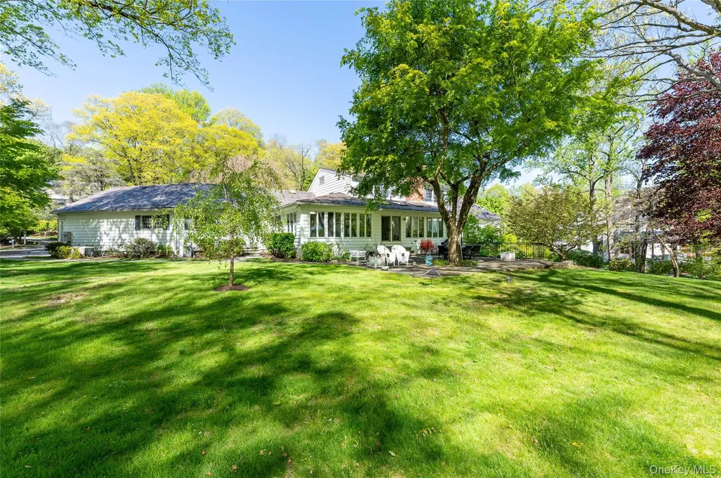 16 Carolyn Place Armonk NY 10504