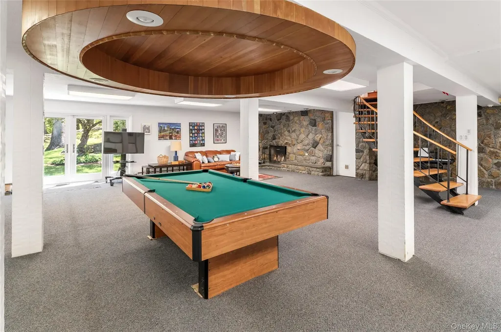 16 Carolyn Place Armonk NY 10504