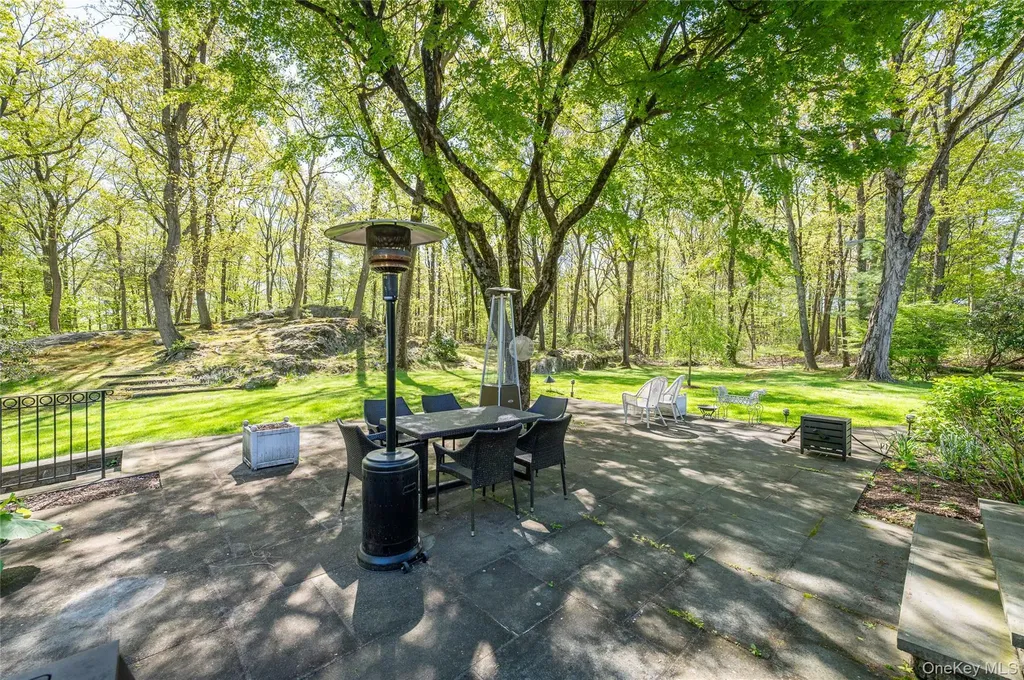 16 Carolyn Place Armonk NY 10504