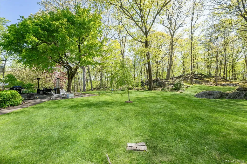 16 Carolyn Place Armonk NY 10504