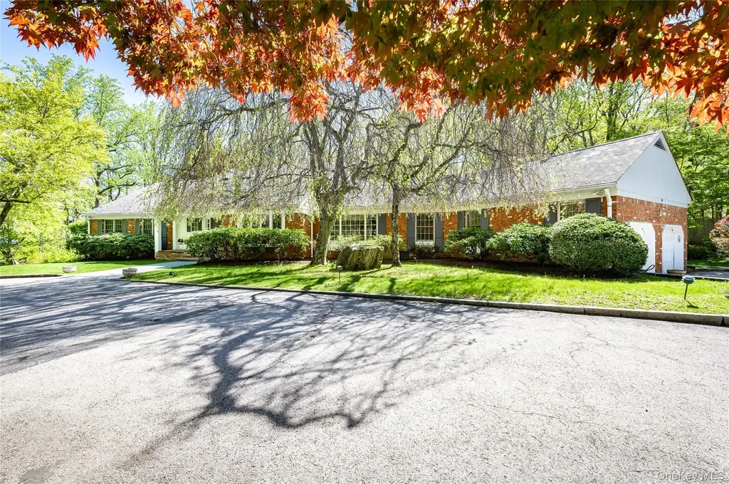 16 Carolyn Place Armonk NY 10504