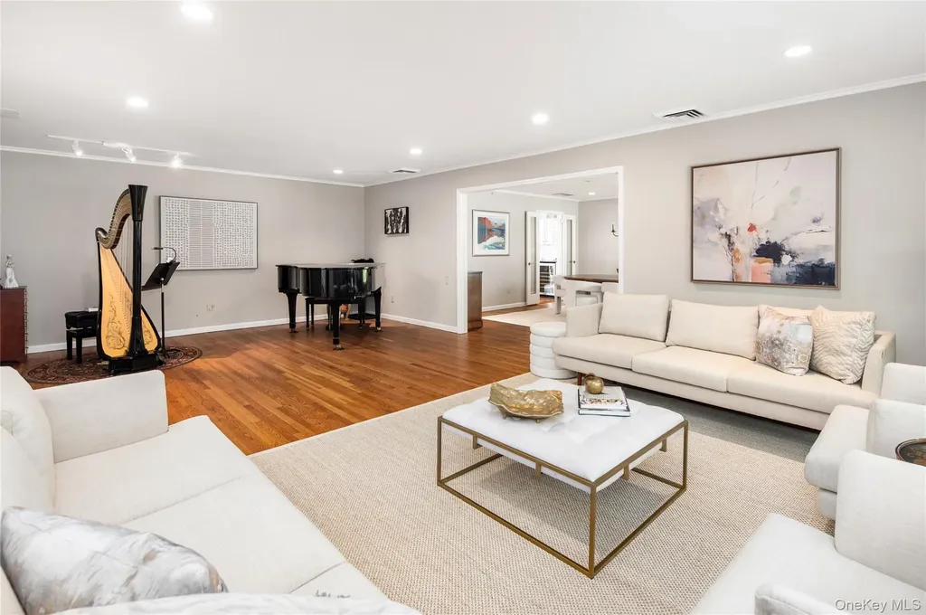 16 Carolyn Place Armonk NY 10504