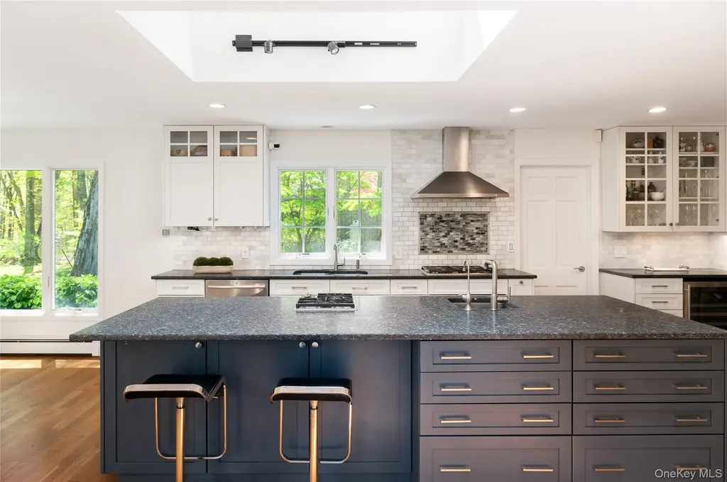 16 Carolyn Place Armonk NY 10504