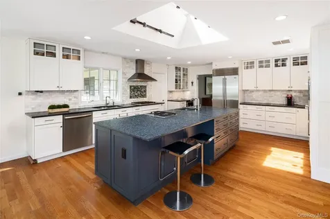 16 Carolyn Place Armonk NY 10504