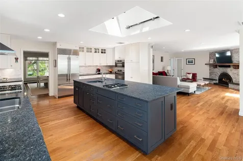 16 Carolyn Place Armonk NY 10504