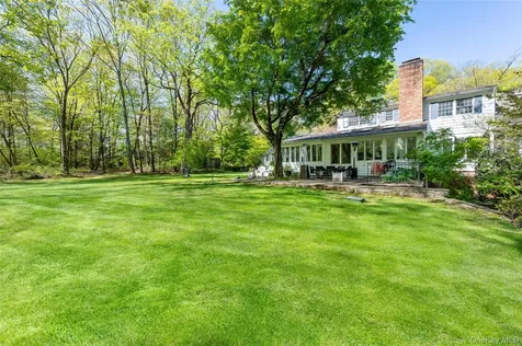 16 Carolyn Place Armonk NY 10504