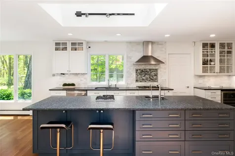 16 Carolyn Place Armonk NY 10504