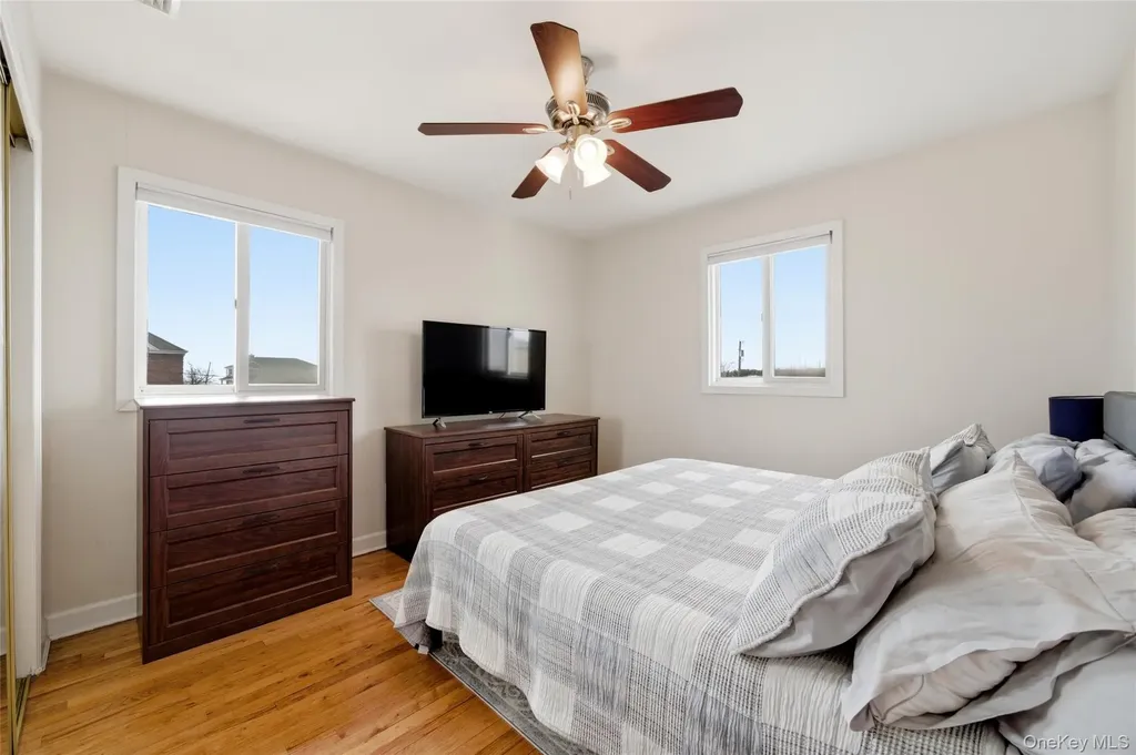 184 Inlet Drive Lindenhurst NY 11757