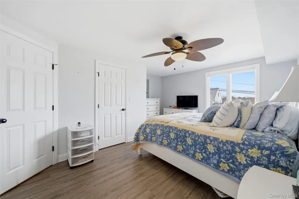 184 Inlet Drive Lindenhurst NY 11757