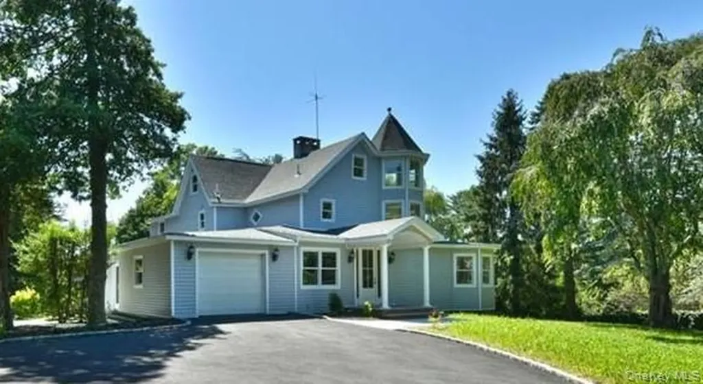87 Dunlop Road Huntington NY 11743