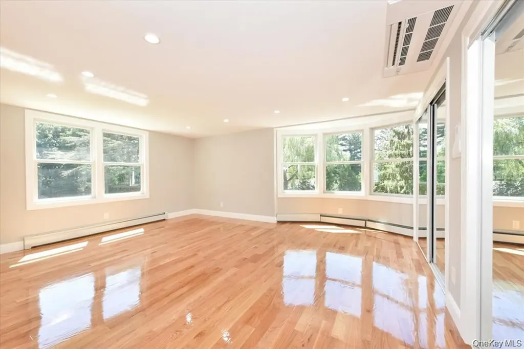 87 Dunlop Road Huntington NY 11743