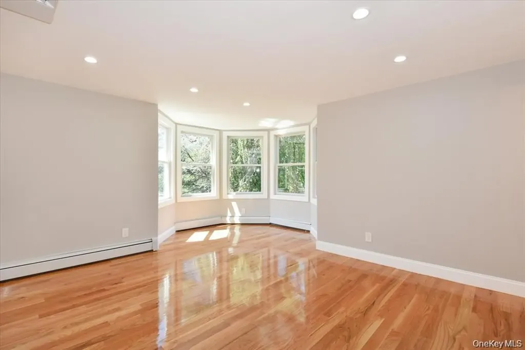 87 Dunlop Road Huntington NY 11743