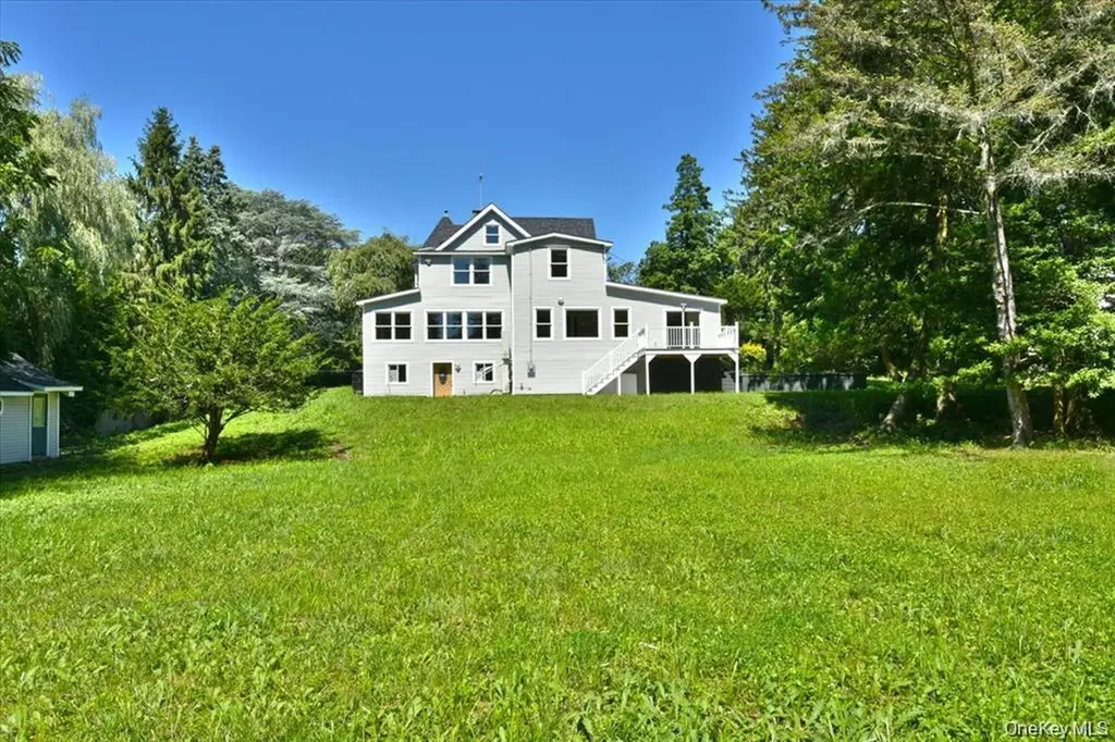 87 Dunlop Road Huntington NY 11743