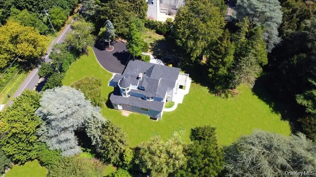 87 Dunlop Road Huntington NY 11743