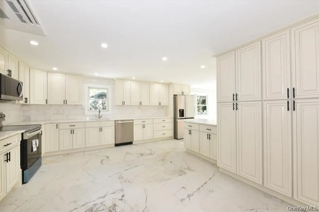 87 Dunlop Road Huntington NY 11743