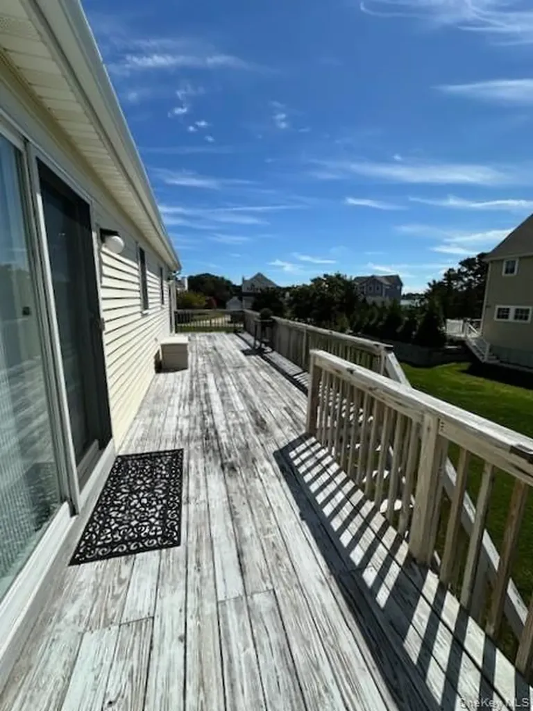 7 Corwin Lane Hampton Bays NY 11946