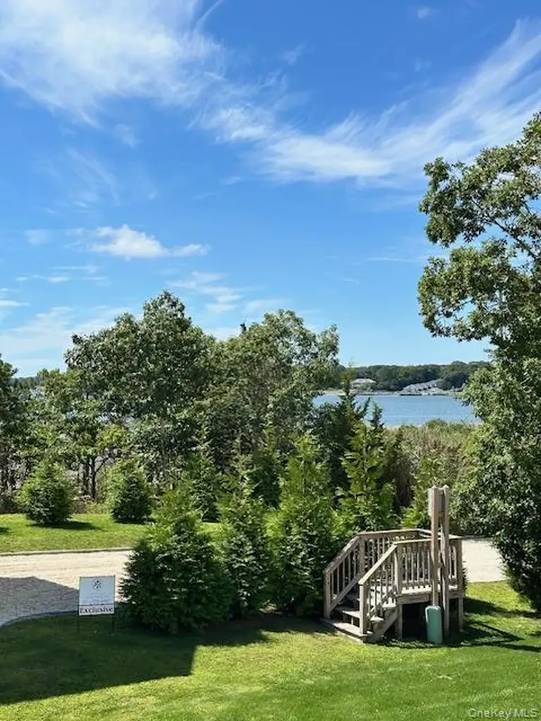 7 Corwin Lane Hampton Bays NY 11946