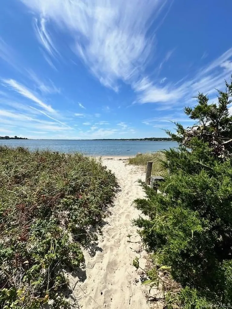 7 Corwin Lane Hampton Bays NY 11946
