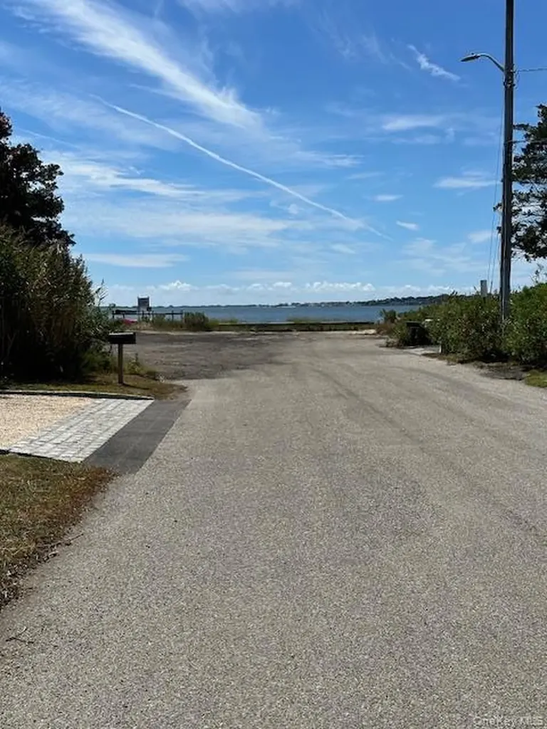 7 Corwin Lane Hampton Bays NY 11946