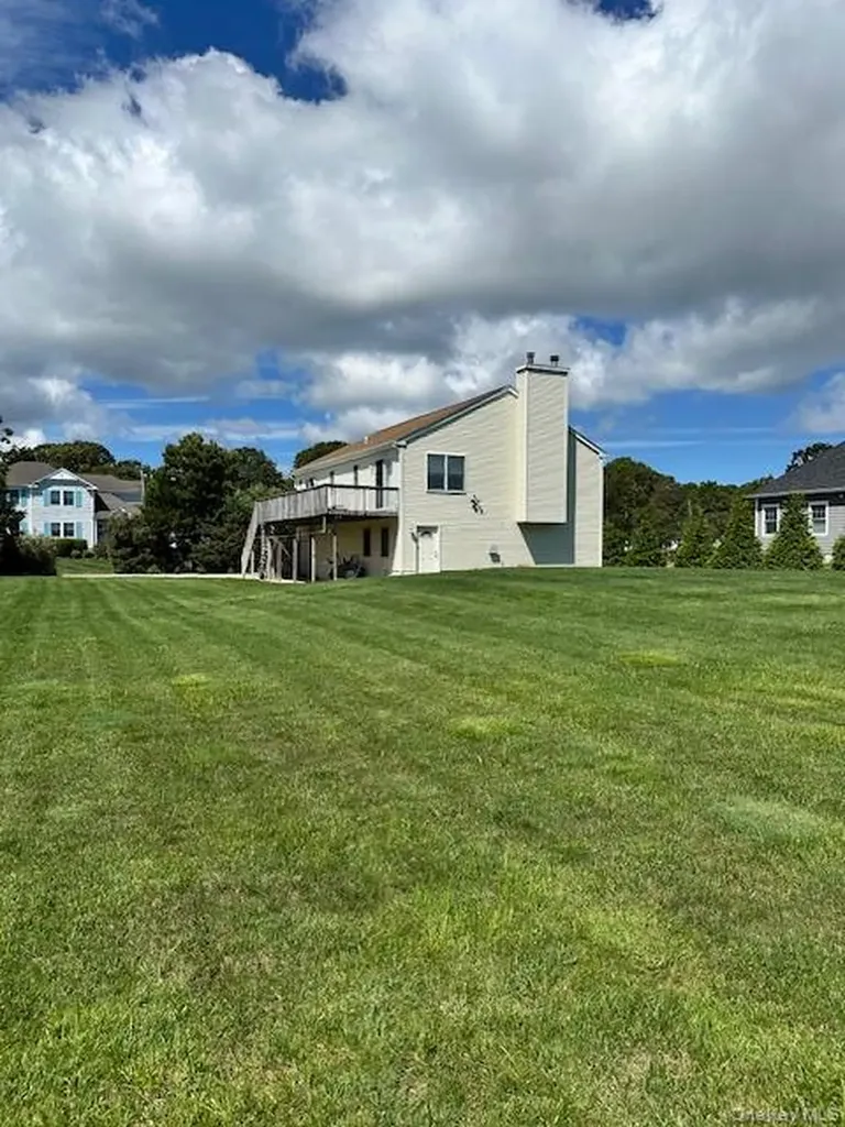 7 Corwin Lane Hampton Bays NY 11946