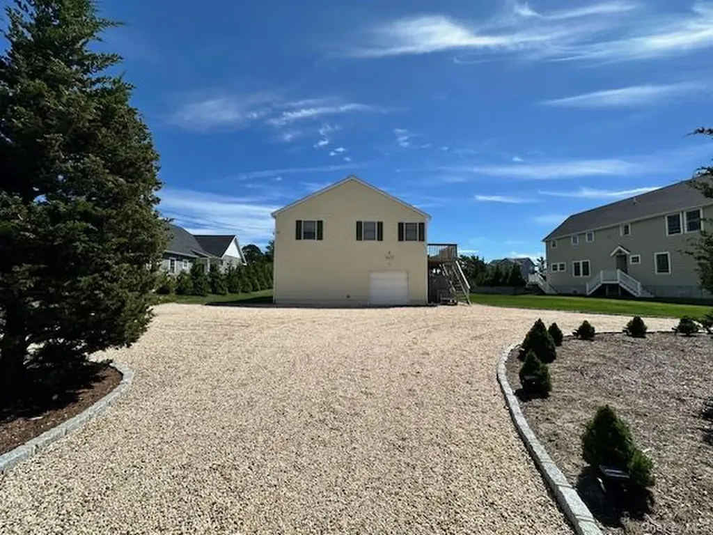 7 Corwin Lane Hampton Bays NY 11946