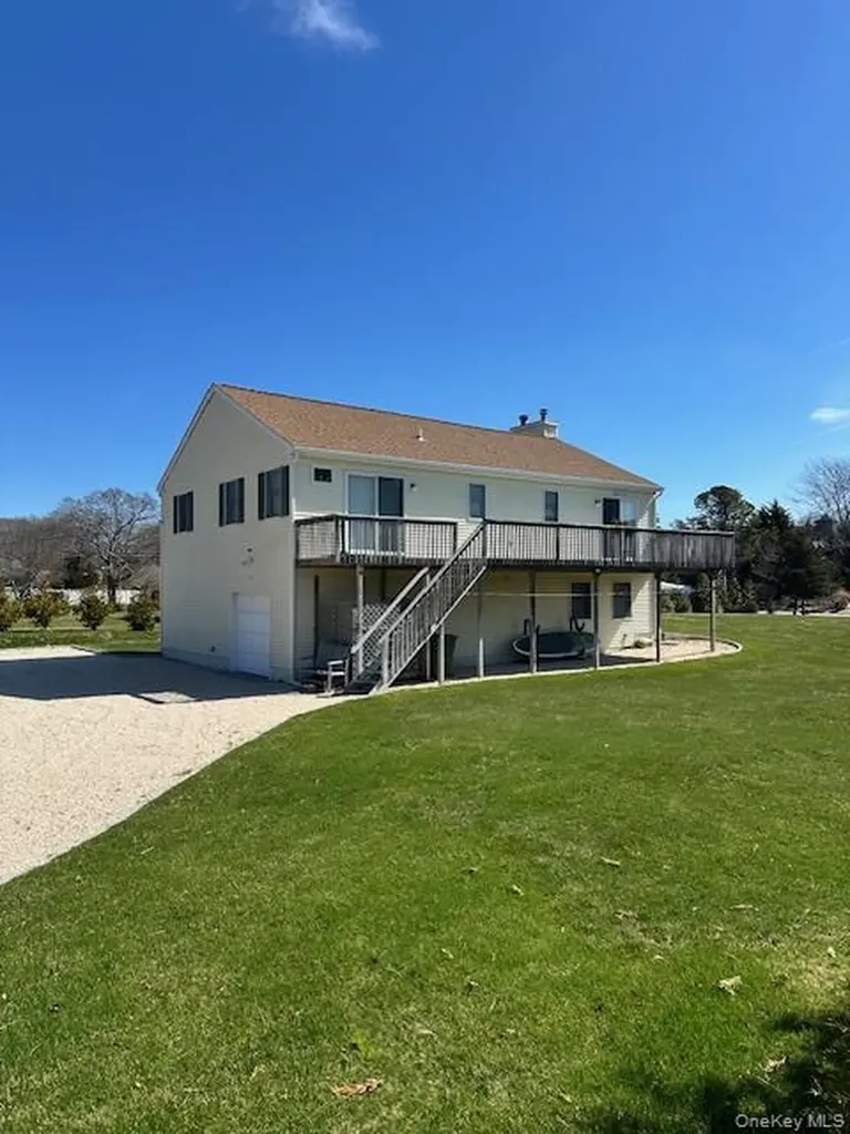 7 Corwin Lane Hampton Bays NY 11946