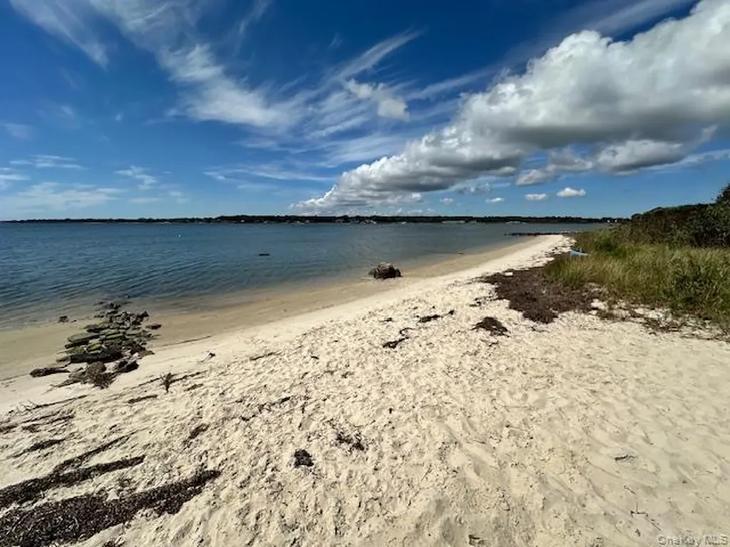 7 Corwin Lane Hampton Bays NY 11946