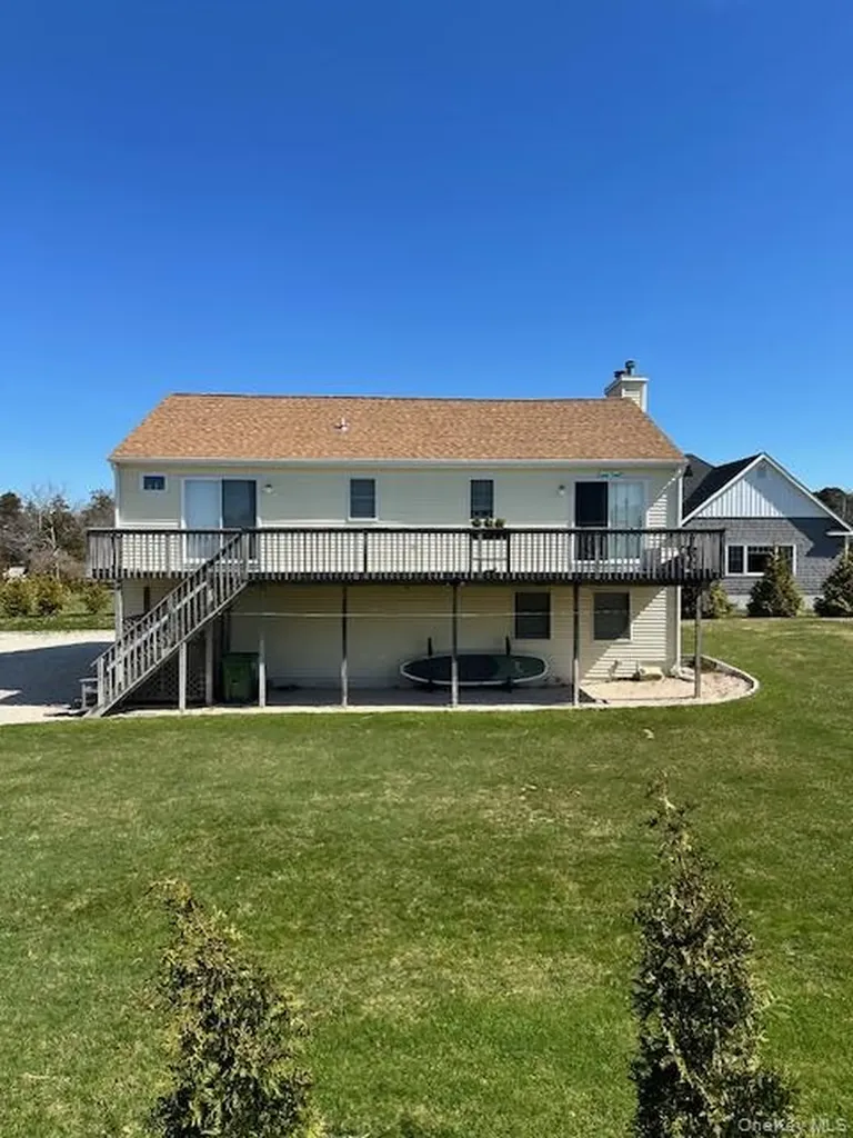 7 Corwin Lane Hampton Bays NY 11946