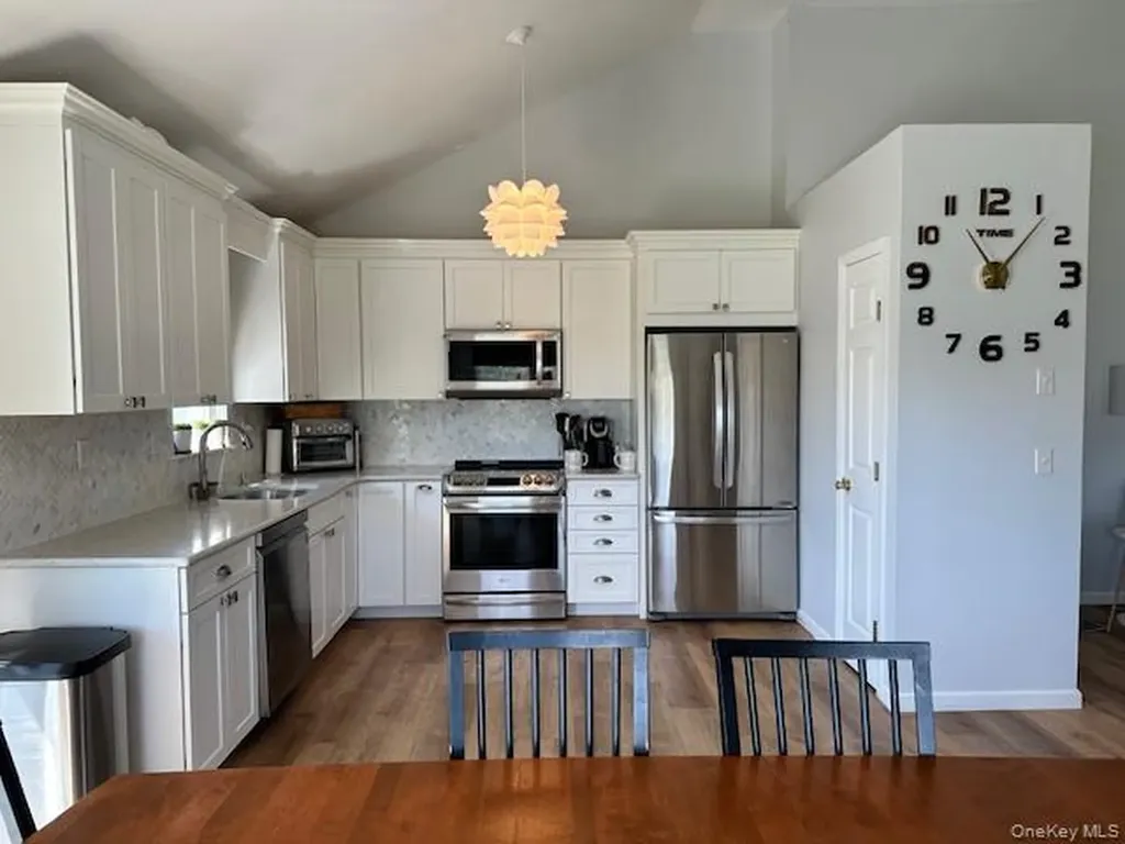 7 Corwin Lane Hampton Bays NY 11946
