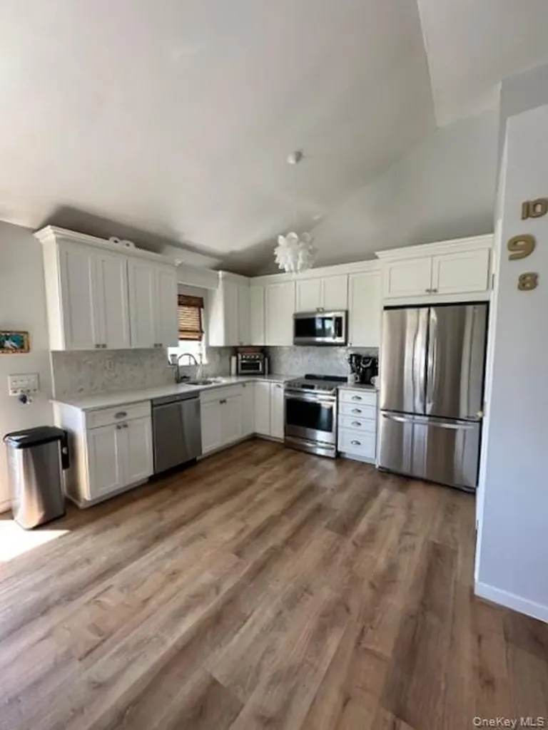 7 Corwin Lane Hampton Bays NY 11946
