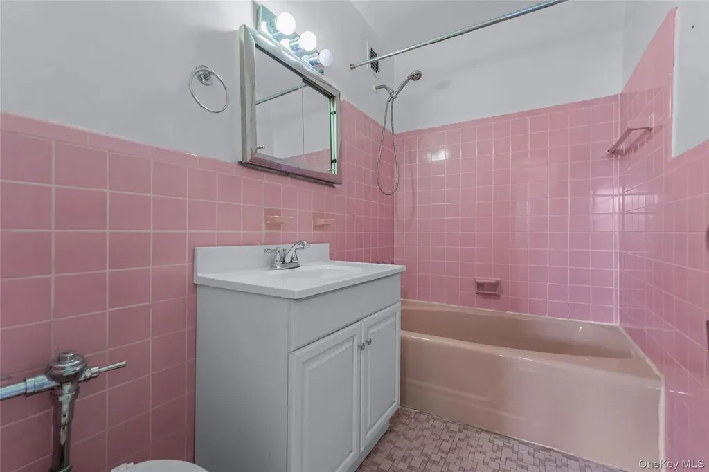 43-25 Douglaston Parkway Douglaston NY 11363